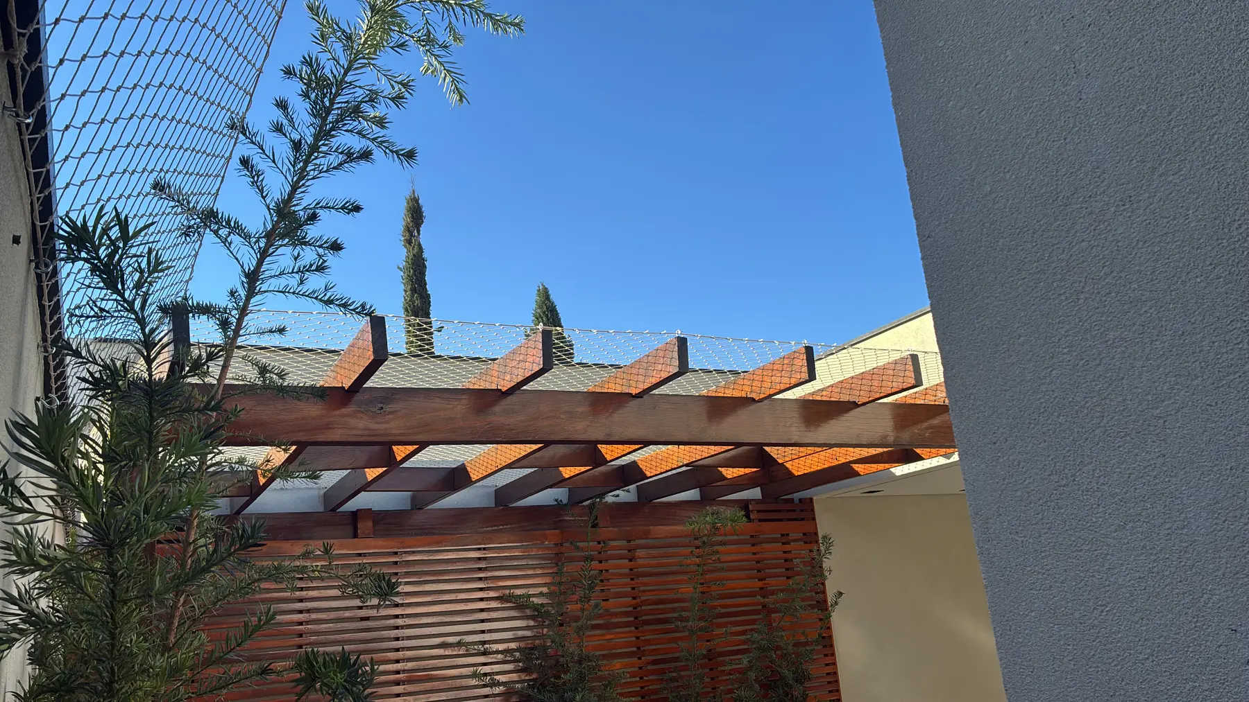 Pergolado com rede de proteção no Residencial Exclusive em Vicente Pires