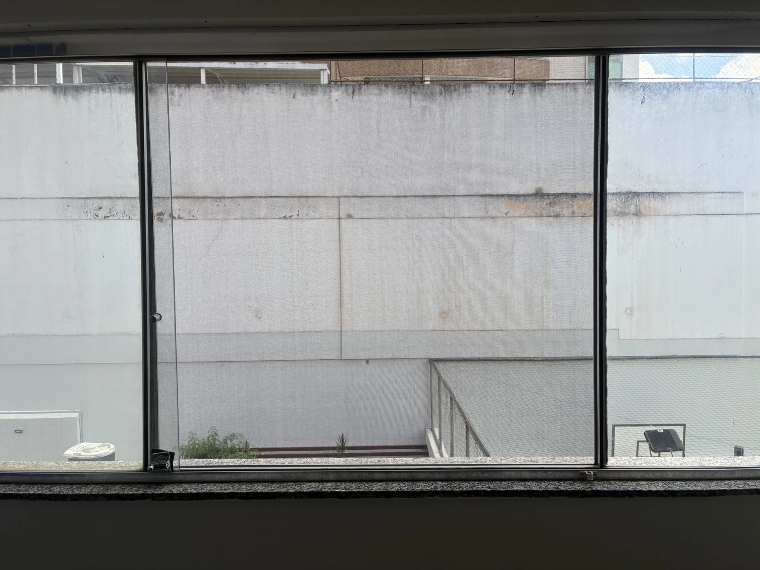 Vista frontal do pano da tela no vão amplo no Edifício Osório de Moraes, Rua 8 Norte, Lote 1, Águas Claras