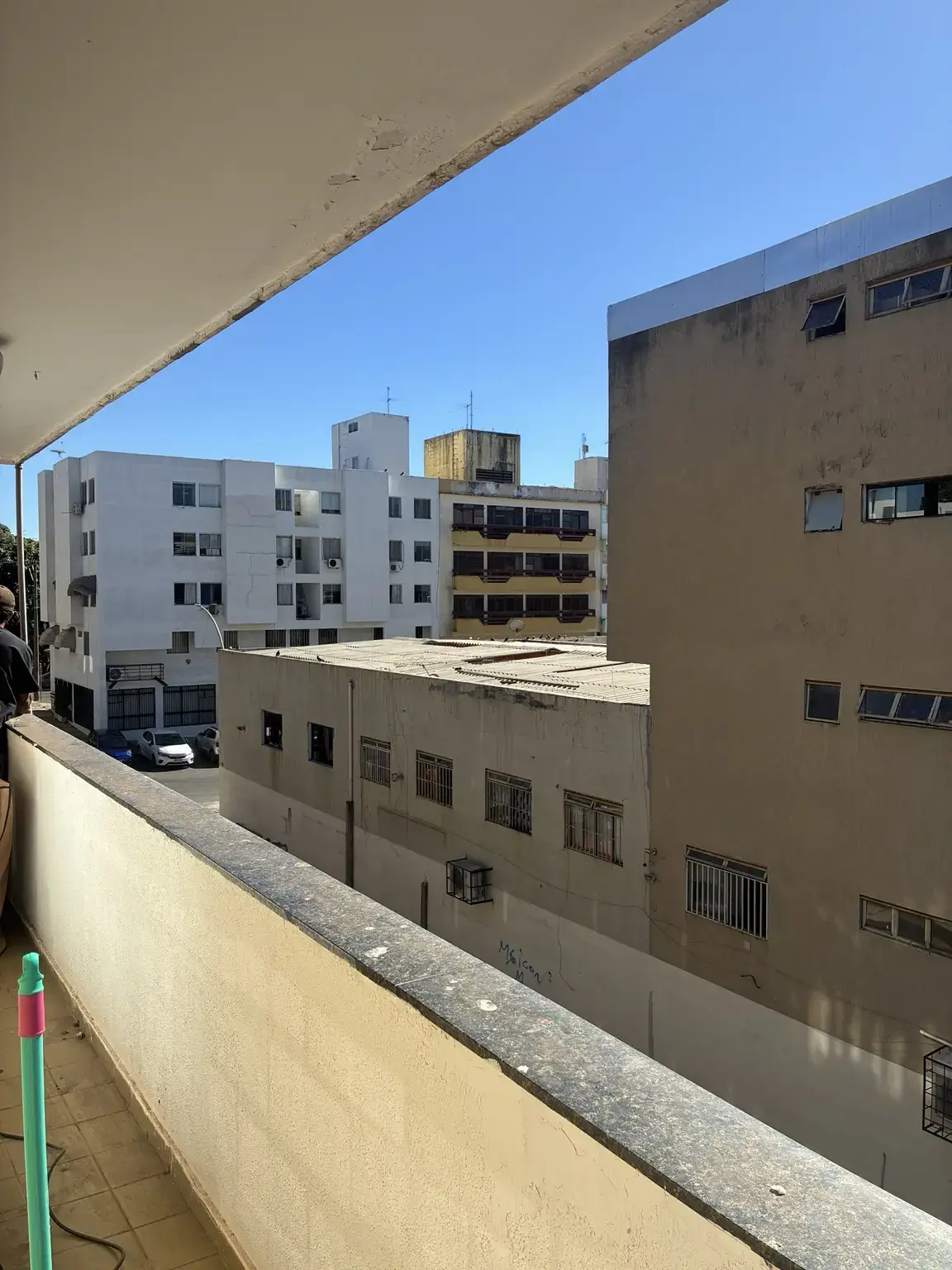 Varanda da SCRN 712/713, Bloco D, antes da instalação da rede de proteção para gatos
