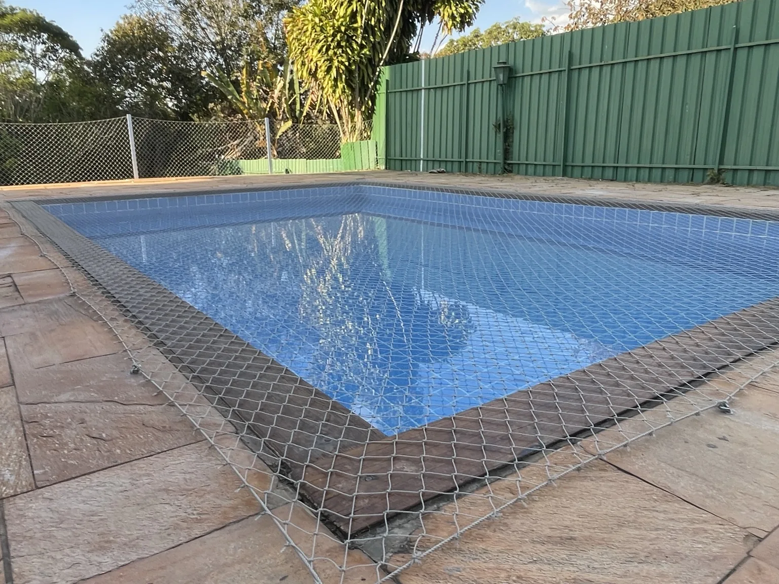 Rede areia junto à piscina no Solar da Serra, Jardim Botânico