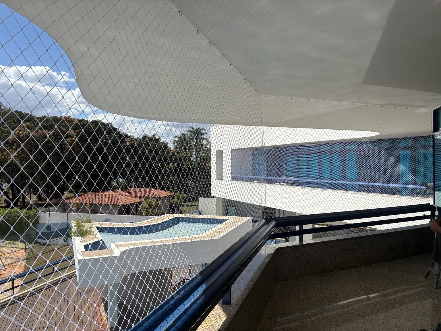 Rede de proteção instalada em residência no Lago Sul, Brasília